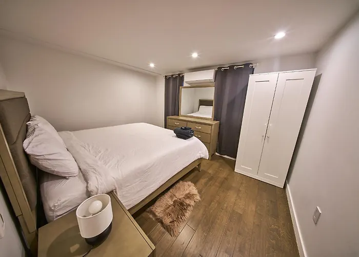 Modern 2 Bedroom Retreat In Downtown Manhattan